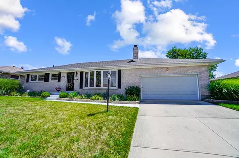 Exterior - 5410 Stoneridge Dr, Springfield, OH 45503 photo 3 of 14