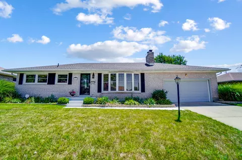 Exterior - 5410 Stoneridge Dr, Springfield, OH 45503 photo 2 of 14