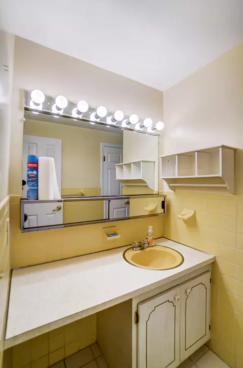 Bath - 5410 Stoneridge Dr, Springfield, OH 45503 photo 2 of 5