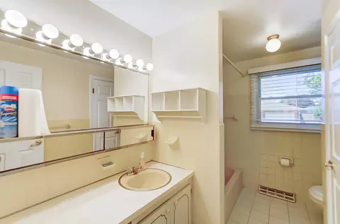 Bath - 5410 Stoneridge Dr, Springfield, OH 45503 photo 1 of 5