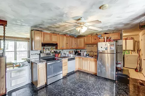 Kitchen - 139 W Auburn Ave, Springfield, OH 45506 photo 1 of 1