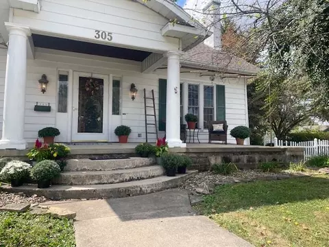 305 E Benton St, Wapakoneta, OH 45895