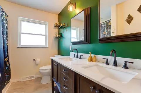 Bath - 1027 Pine St, Springfield, OH 45505 photo 1 of 2