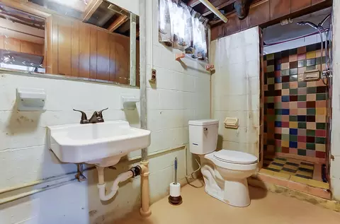 Bath - 1027 Pine St, Springfield, OH 45505 photo 2 of 2