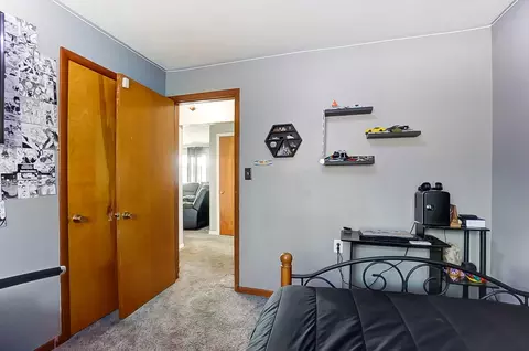 Bedroom - 1027 Pine St, Springfield, OH 45505 photo 4 of 6