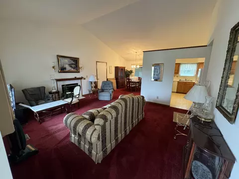 Living - 1196 Old Farm Ln, Springfield, OH 45503 photo 1 of 3