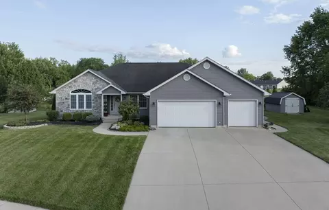 719 Woodridge Dr, Saint Marys, OH 45885