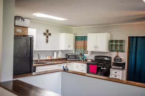 Kitchen - 1614 S Bird Rd, Springfield, OH 45505 photo 4 of 5