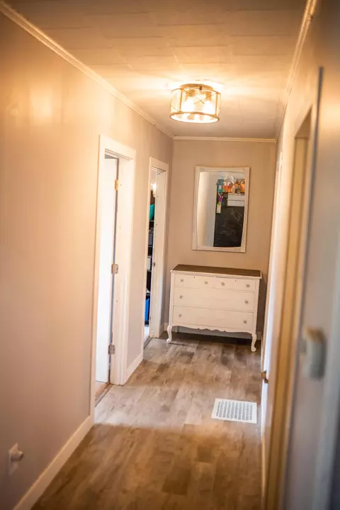 Entry Way - 1614 S Bird Rd, Springfield, OH 45505 photo 3 of 4