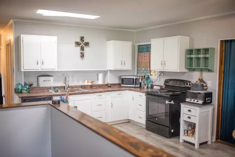 Kitchen - 1614 S Bird Rd, Springfield, OH 45505 photo 1 of 5