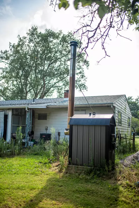 Exterior - 1614 S Bird Rd, Springfield, OH 45505 photo 5 of 6