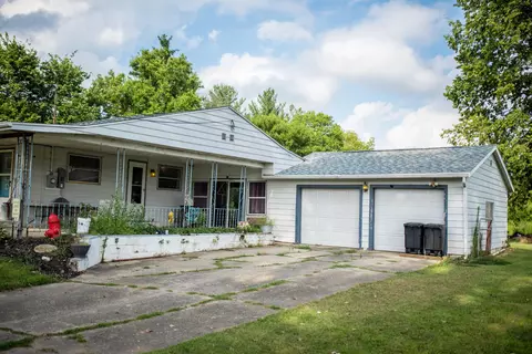 Exterior - 1614 S Bird Rd, Springfield, OH 45505 photo 3 of 6
