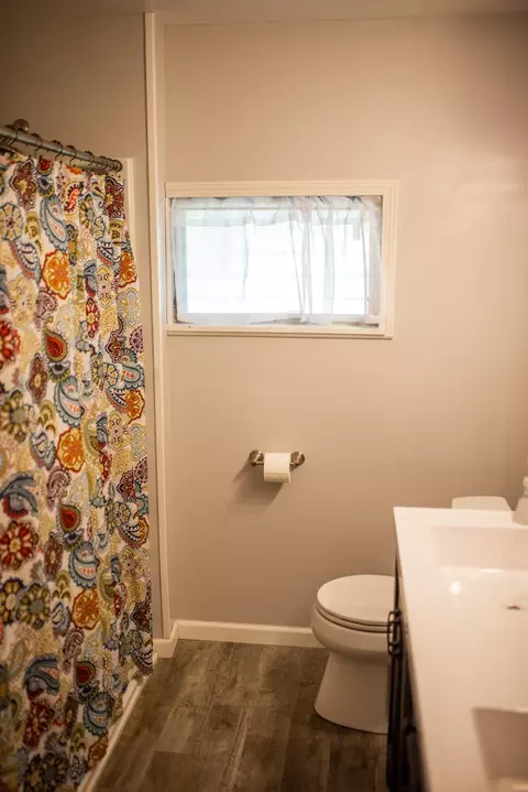 Bath - 1614 S Bird Rd, Springfield, OH 45505 photo 2 of 3