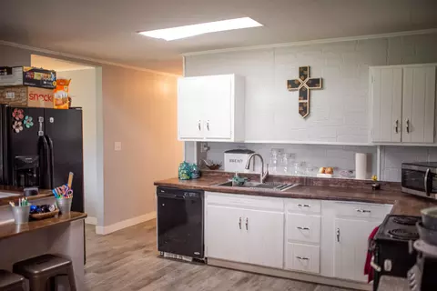 Kitchen - 1614 S Bird Rd, Springfield, OH 45505 photo 3 of 5