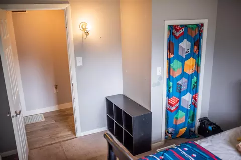 Bedroom - 1614 S Bird Rd, Springfield, OH 45505 photo 2 of 7