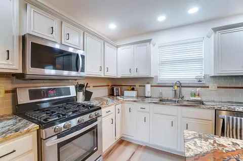 Kitchen - 577 Hiser Ave, Springfield, OH 45503 photo 3 of 5