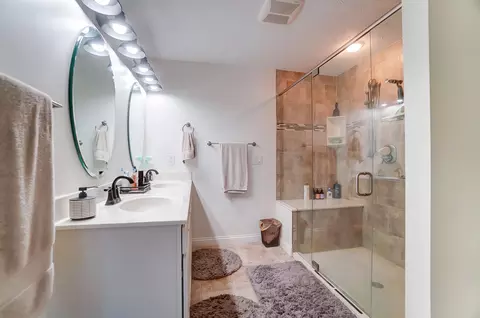 Bath - 577 Hiser Ave, Springfield, OH 45503 photo 1 of 4