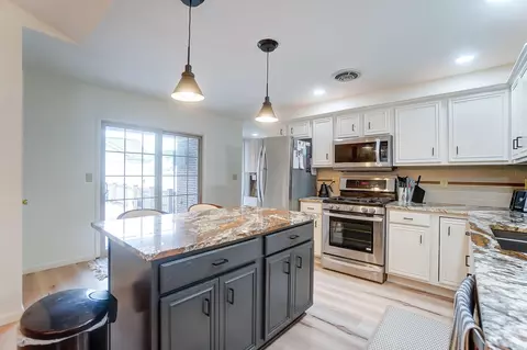 Kitchen - 577 Hiser Ave, Springfield, OH 45503 photo 4 of 5