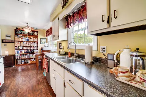 Kitchen - 1522 Erika Dr, Springfield, OH 45503 photo 2 of 8