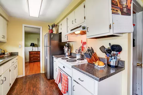 Kitchen - 1522 Erika Dr, Springfield, OH 45503 photo 7 of 8
