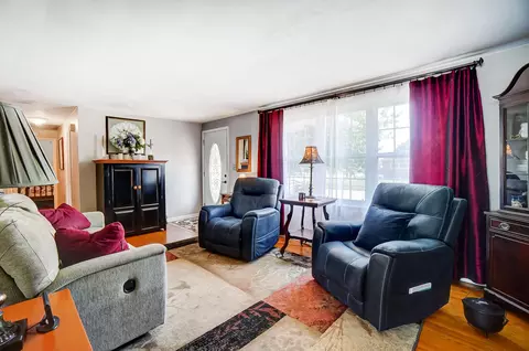 Living - 1522 Erika Dr, Springfield, OH 45503 photo 1 of 3
