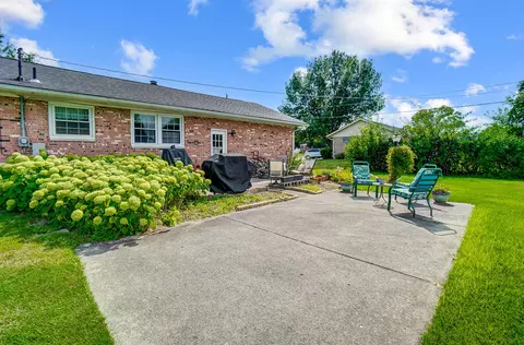 Exterior - 1522 Erika Dr, Springfield, OH 45503 photo 5 of 9