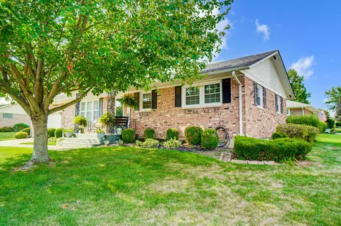 Exterior - 1522 Erika Dr, Springfield, OH 45503 photo 3 of 9