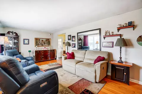 Living - 1522 Erika Dr, Springfield, OH 45503 photo 3 of 3