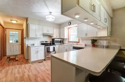 Kitchen - 1588 Willow Rd, Springfield, OH 45502 photo 1 of 9