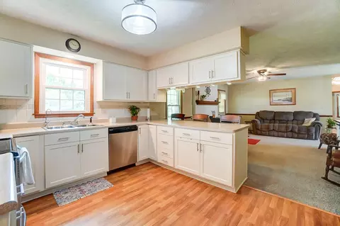 Kitchen - 1588 Willow Rd, Springfield, OH 45502 photo 4 of 9