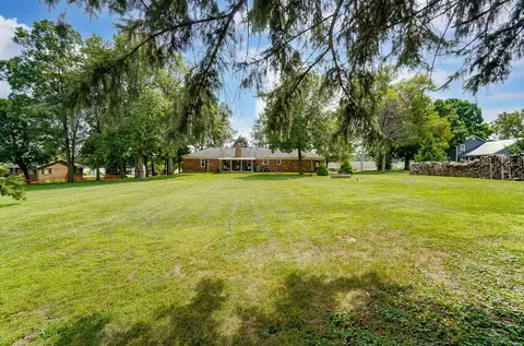 Exterior - 1588 Willow Rd, Springfield, OH 45502 photo 12 of 13