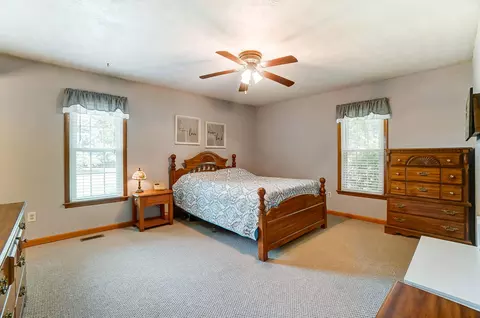 Bedroom - 1588 Willow Rd, Springfield, OH 45502 photo 1 of 4