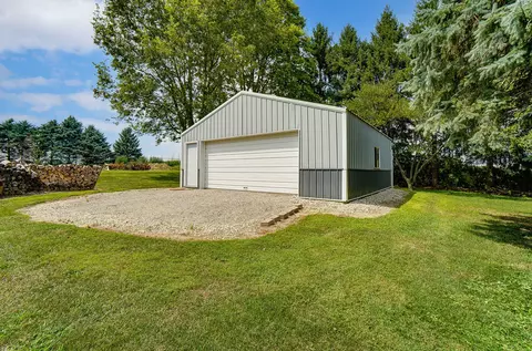 Exterior - 1588 Willow Rd, Springfield, OH 45502 photo 11 of 13