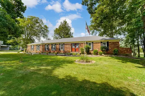 Exterior - 1588 Willow Rd, Springfield, OH 45502 photo 2 of 13