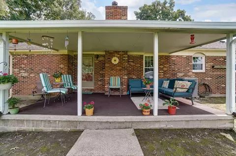 Exterior - 1588 Willow Rd, Springfield, OH 45502 photo 6 of 13