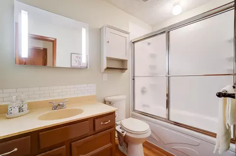 Bath - 1588 Willow Rd, Springfield, OH 45502 photo 4 of 4