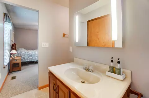 Bath - 1588 Willow Rd, Springfield, OH 45502 photo 3 of 4