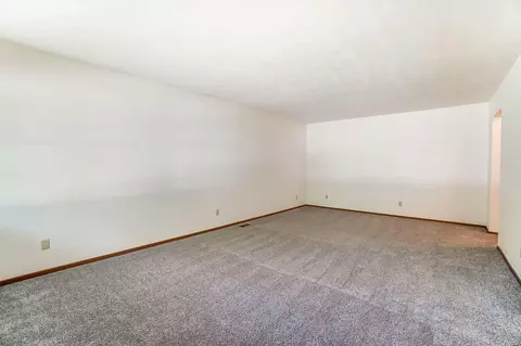 4897 E Brannan Dr, Springfield, OH 45502 photo 7