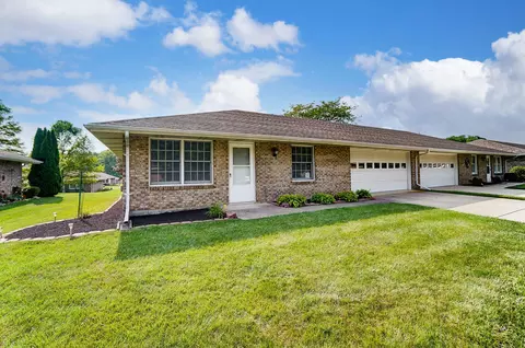 4897 E Brannan Dr, Springfield, OH 45502 photo 2