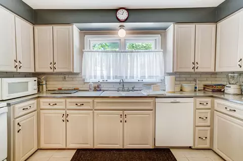 Kitchen - 2110 Saint Paris Pike, Springfield, OH 45504 photo 5 of 8