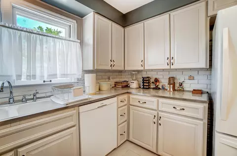 Kitchen - 2110 Saint Paris Pike, Springfield, OH 45504 photo 6 of 8