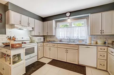 Kitchen - 2110 Saint Paris Pike, Springfield, OH 45504 photo 4 of 8