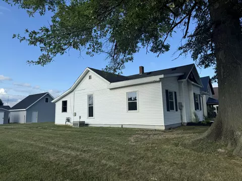 Exterior - 629 W Wayne St, Celina, OH 45822 photo 2 of 3