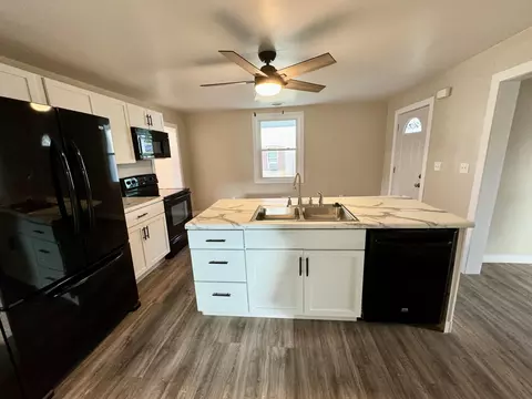Kitchen - 629 W Wayne St, Celina, OH 45822 photo 4 of 4