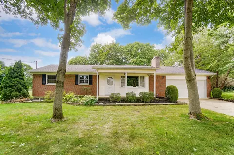2717 Aberdeen Dr, Springfield, OH 45506