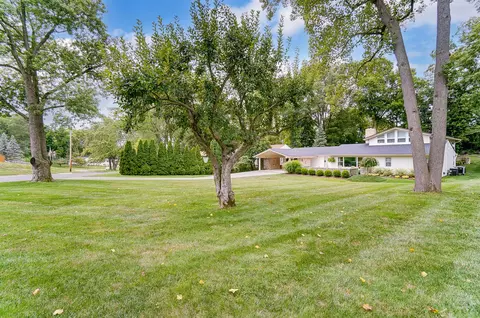 Exterior - 2115 Oak Knoll Dr, Springfield, OH 45504 photo 3 of 19