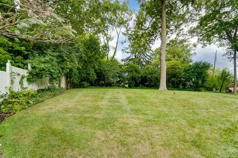 Exterior - 2115 Oak Knoll Dr, Springfield, OH 45504 photo 16 of 19