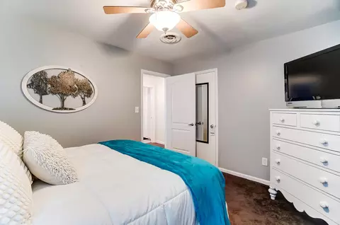 Bedroom - 2115 Oak Knoll Dr, Springfield, OH 45504 photo 2 of 8