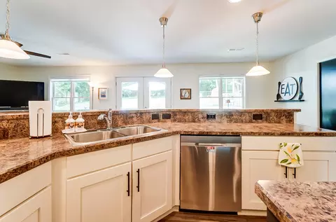 Kitchen - 2115 Oak Knoll Dr, Springfield, OH 45504 photo 6 of 8
