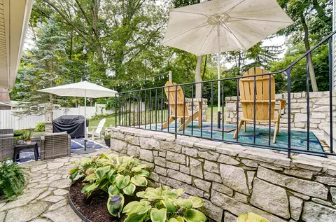 Exterior - 2115 Oak Knoll Dr, Springfield, OH 45504 photo 9 of 19
